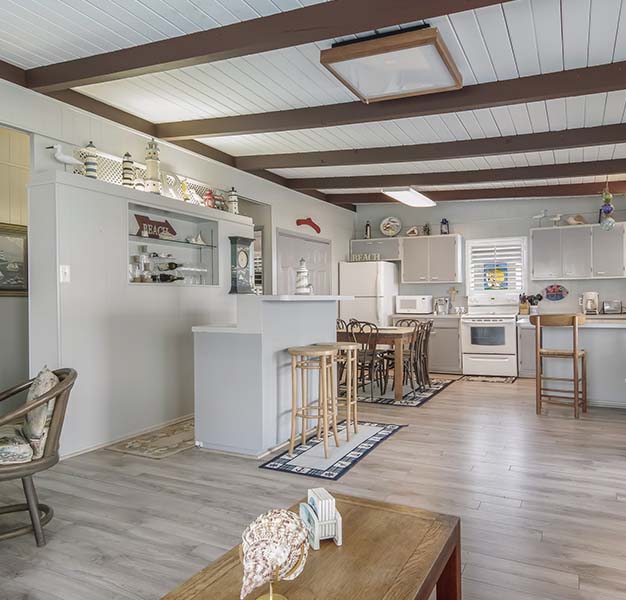 Vacation cottage kitchen